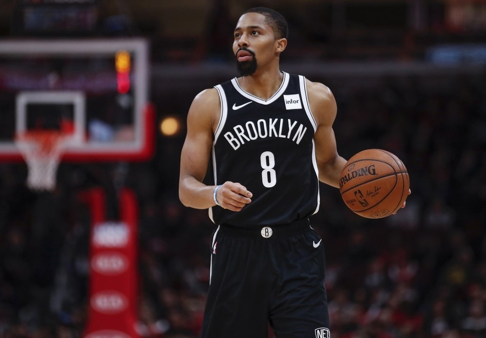  布朗森关键罚球尼克斯险胜篮网